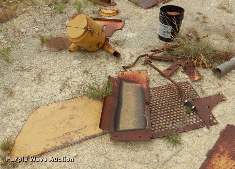 image for item DR2004 1977 Caterpillar 955L  track loader