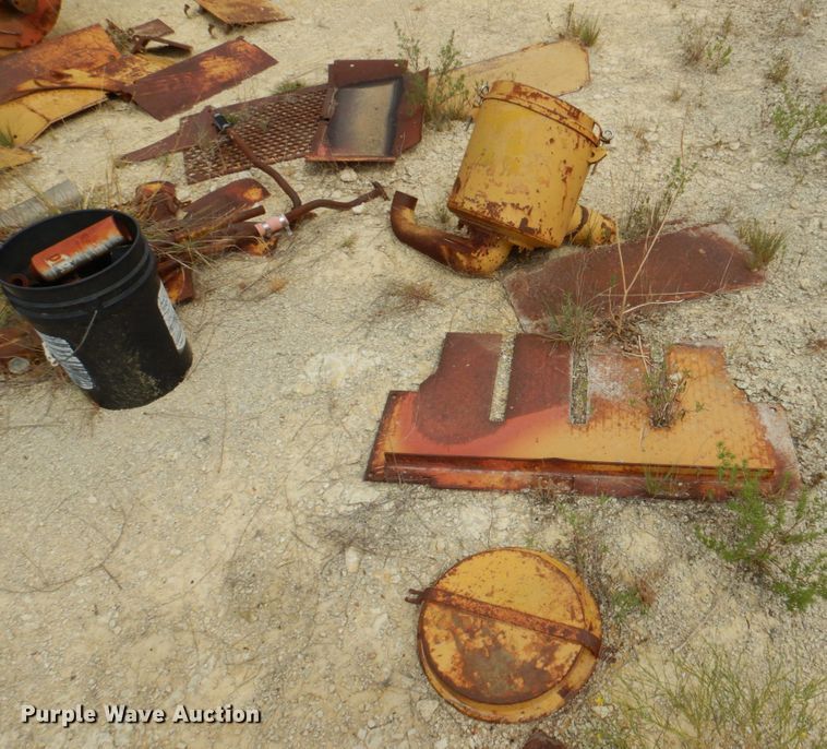 image for item DR2004 1977 Caterpillar 955L  track loader