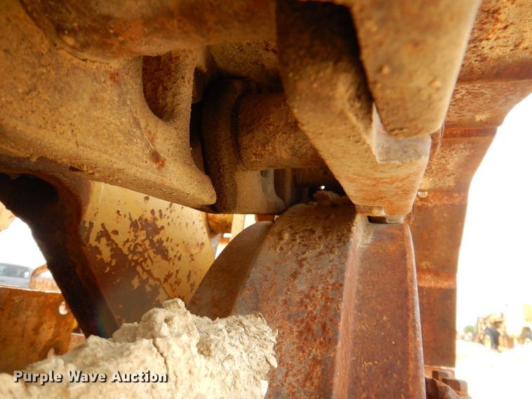 image for item DR2004 1977 Caterpillar 955L  track loader