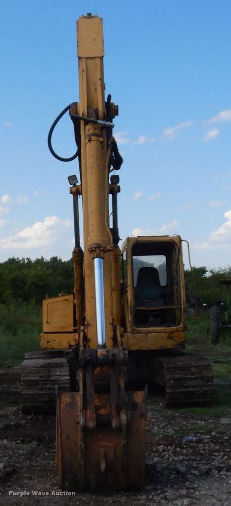 image for item DS1375 1988 John Deere 690D LC  excavator