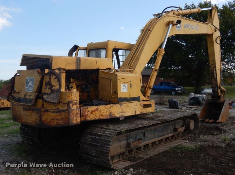 image for item DS1375 1988 John Deere 690D LC  excavator