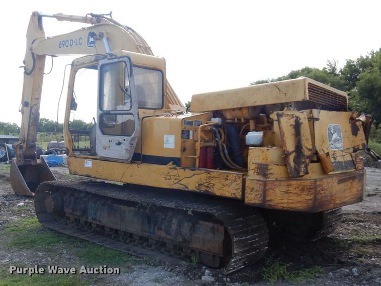 image for item DS1375 1988 John Deere 690D LC  excavator