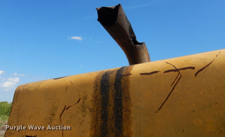 image for item DS1375 1988 John Deere 690D LC  excavator