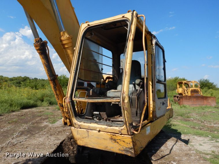 image for item DS1375 1988 John Deere 690D LC  excavator