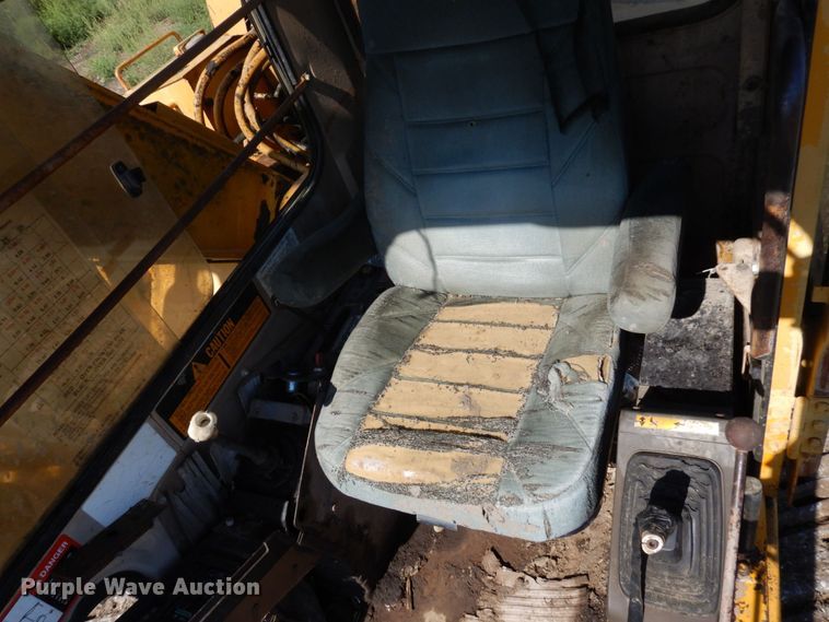 image for item DS1375 1988 John Deere 690D LC  excavator