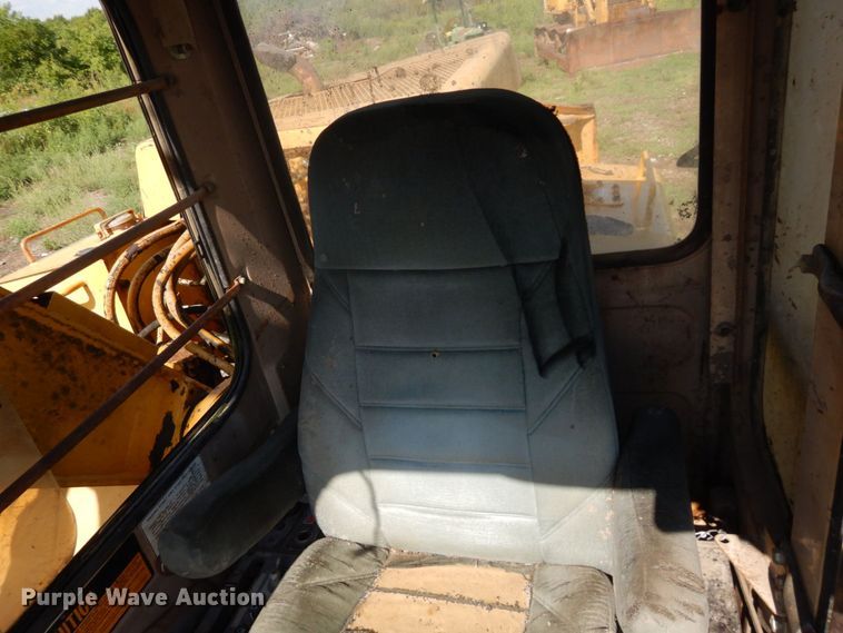 image for item DS1375 1988 John Deere 690D LC  excavator