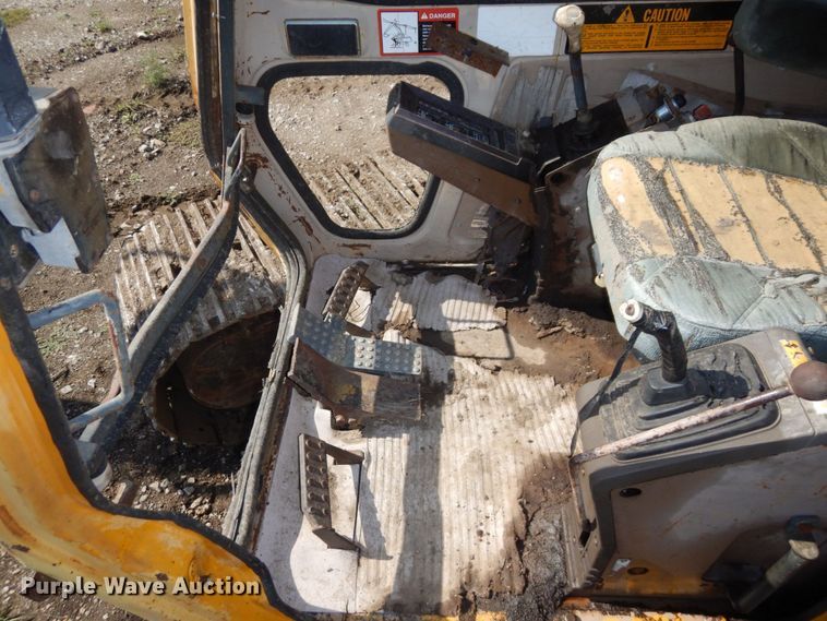 image for item DS1375 1988 John Deere 690D LC  excavator