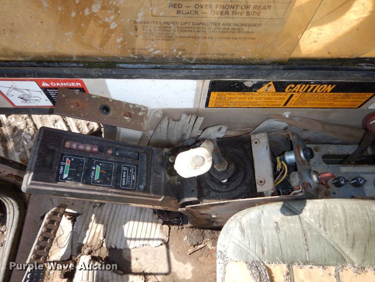 image for item DS1375 1988 John Deere 690D LC  excavator