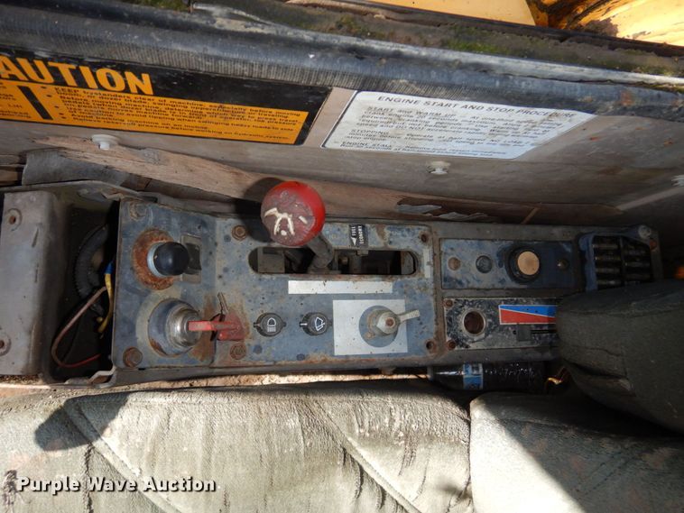 image for item DS1375 1988 John Deere 690D LC  excavator