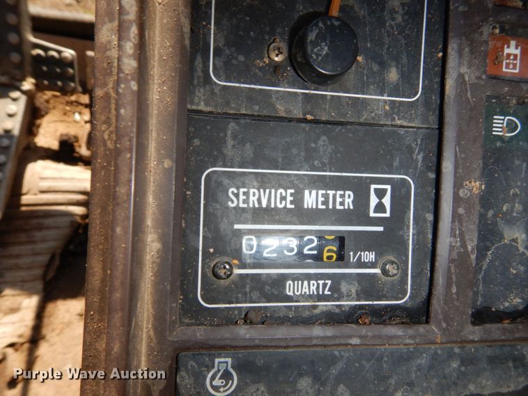 image for item DS1375 1988 John Deere 690D LC  excavator