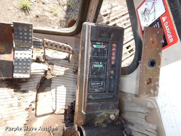 image for item DS1375 1988 John Deere 690D LC  excavator