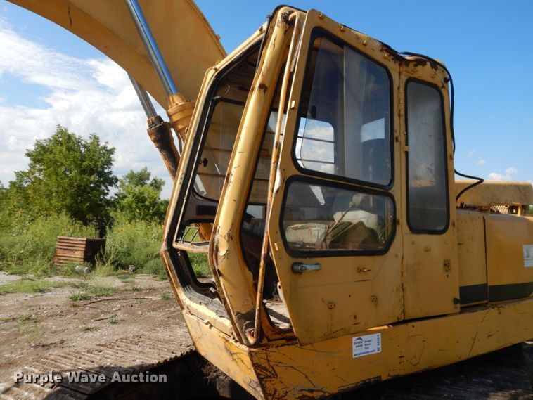 image for item DS1375 1988 John Deere 690D LC  excavator