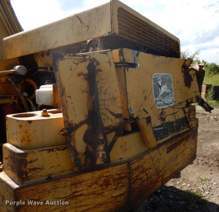 image for item DS1375 1988 John Deere 690D LC  excavator