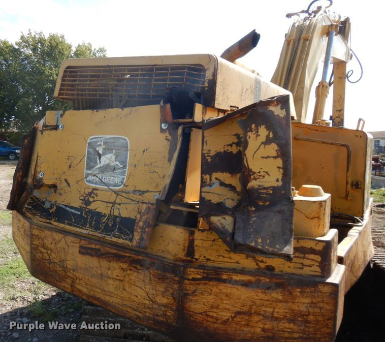 image for item DS1375 1988 John Deere 690D LC  excavator
