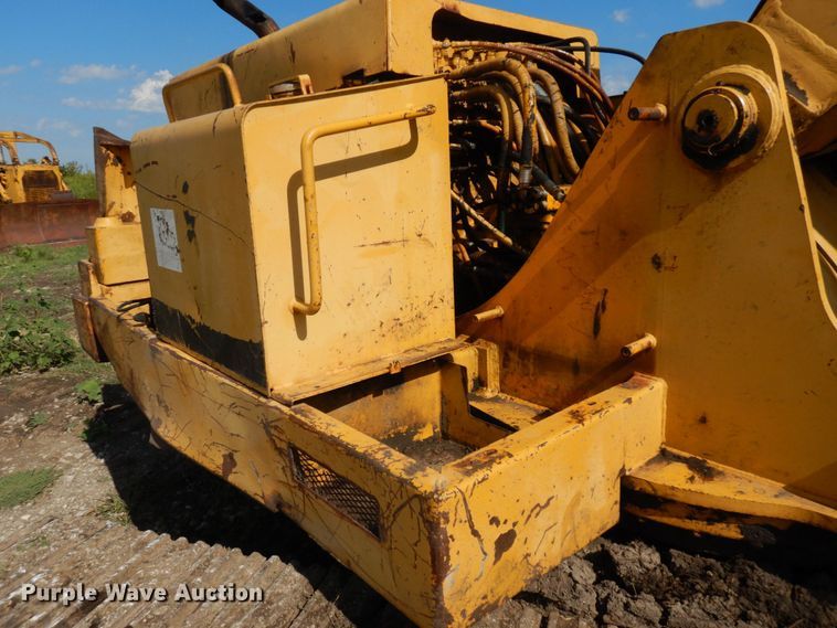 image for item DS1375 1988 John Deere 690D LC  excavator