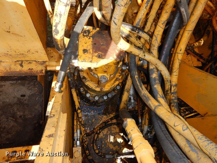 image for item DS1375 1988 John Deere 690D LC  excavator