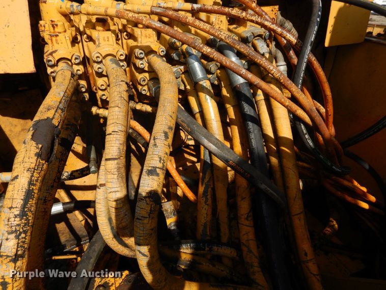 image for item DS1375 1988 John Deere 690D LC  excavator