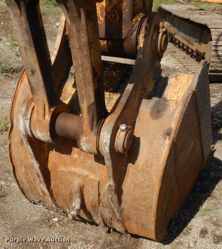 image for item DS1375 1988 John Deere 690D LC  excavator