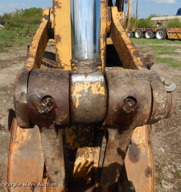 image for item DS1375 1988 John Deere 690D LC  excavator