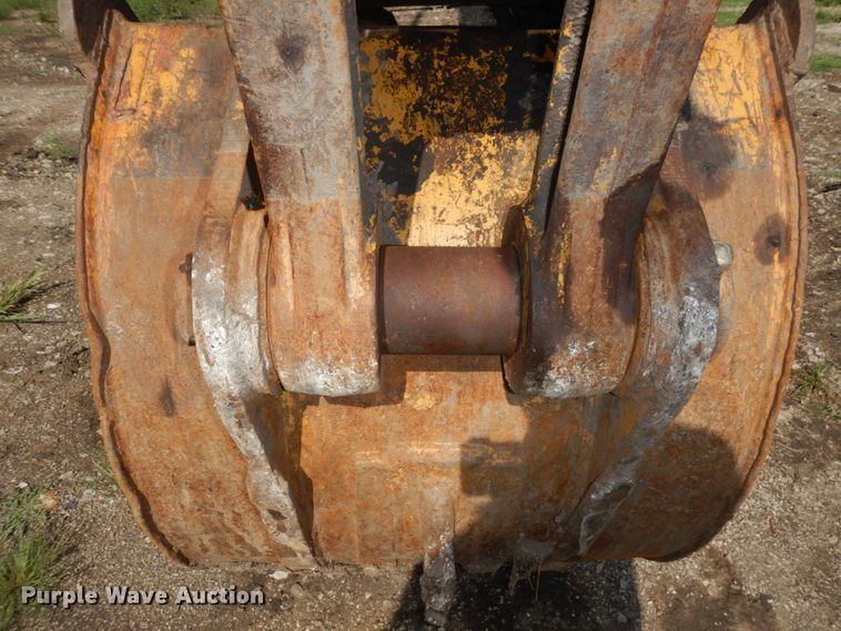 image for item DS1375 1988 John Deere 690D LC  excavator