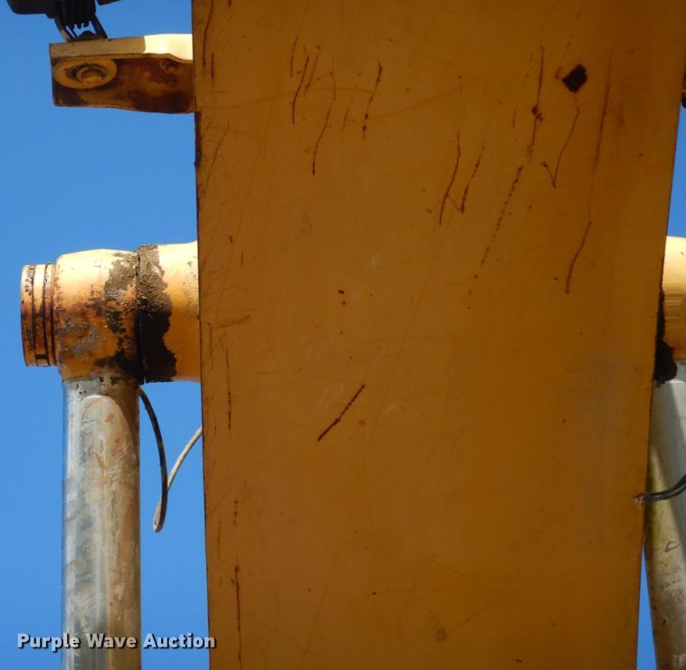 image for item DS1375 1988 John Deere 690D LC  excavator