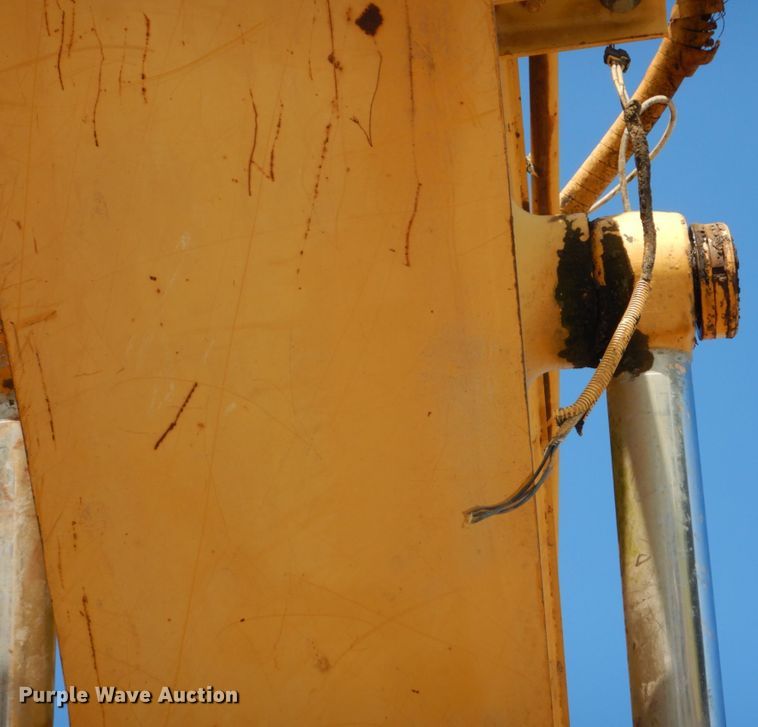 image for item DS1375 1988 John Deere 690D LC  excavator