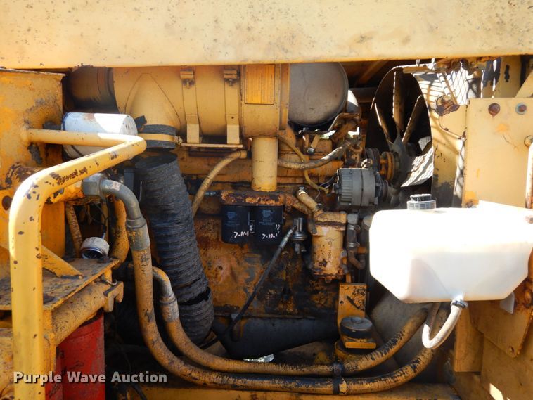 image for item DS1375 1988 John Deere 690D LC  excavator