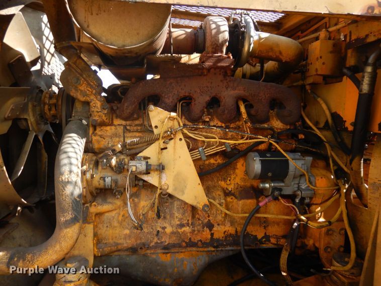 image for item DS1375 1988 John Deere 690D LC  excavator