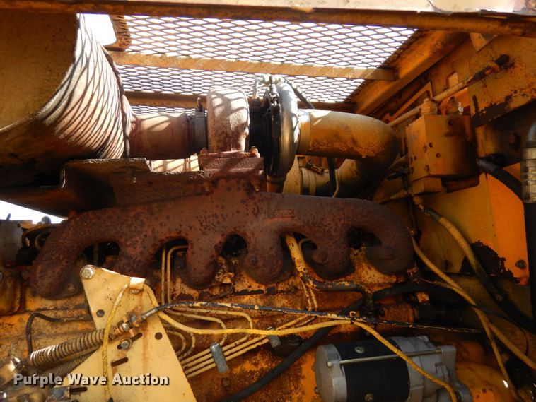 image for item DS1375 1988 John Deere 690D LC  excavator