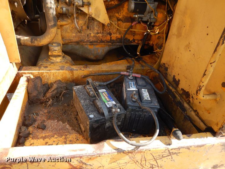 image for item DS1375 1988 John Deere 690D LC  excavator