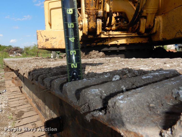 image for item DS1375 1988 John Deere 690D LC  excavator