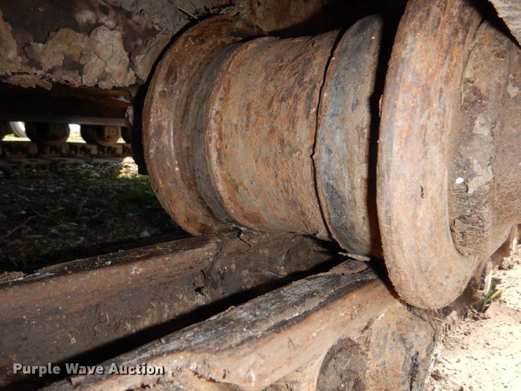 image for item DS1375 1988 John Deere 690D LC  excavator