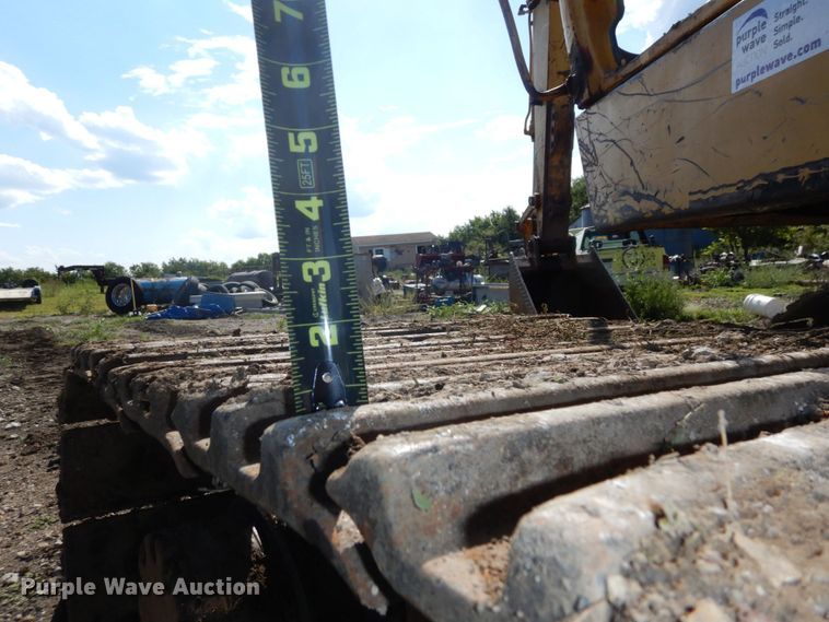 image for item DS1375 1988 John Deere 690D LC  excavator