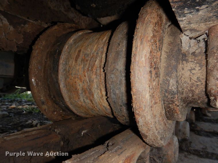 image for item DS1375 1988 John Deere 690D LC  excavator