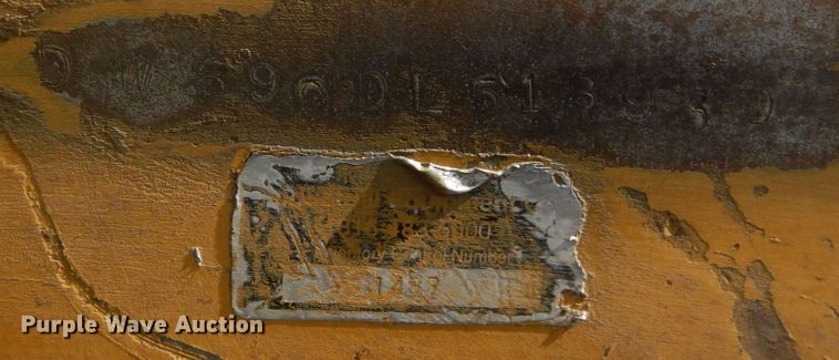 image for item DS1375 1988 John Deere 690D LC  excavator