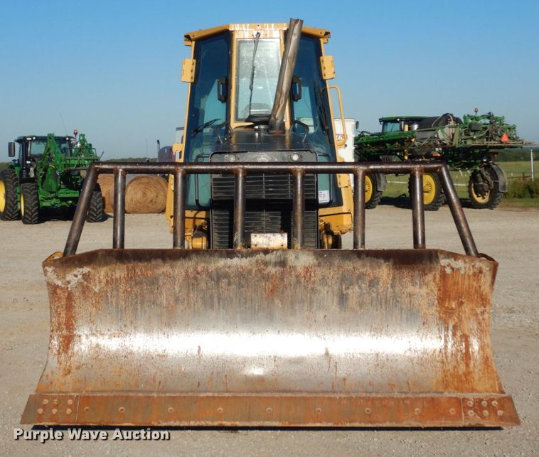 image for item DS1379 2004 John Deere 700H LT  dozer