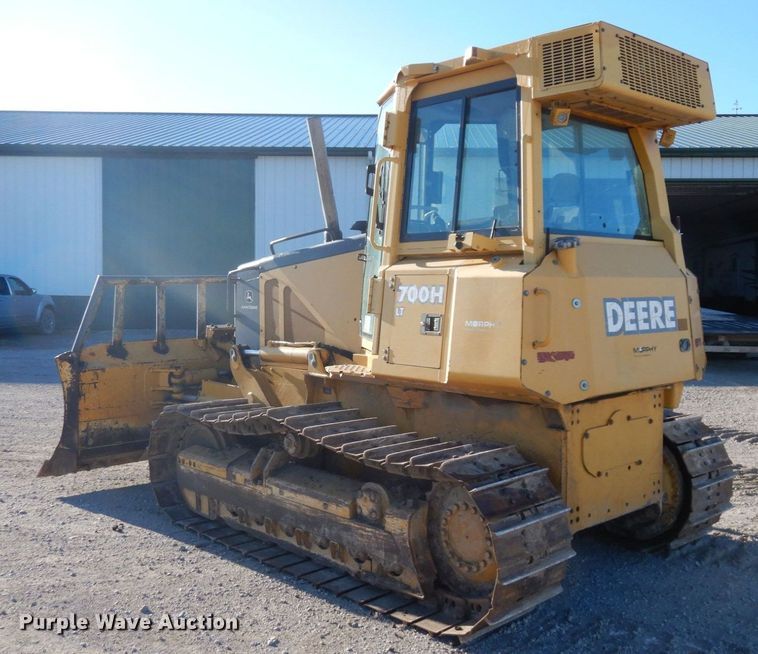 image for item DS1379 2004 John Deere 700H LT  dozer