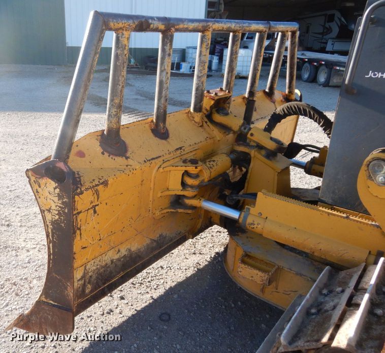 image for item DS1379 2004 John Deere 700H LT  dozer
