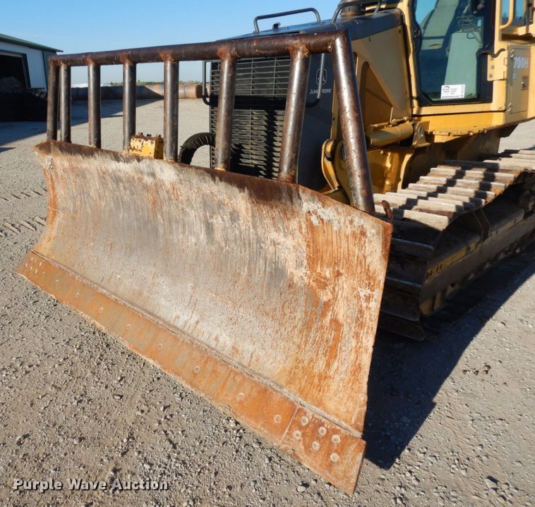 image for item DS1379 2004 John Deere 700H LT  dozer