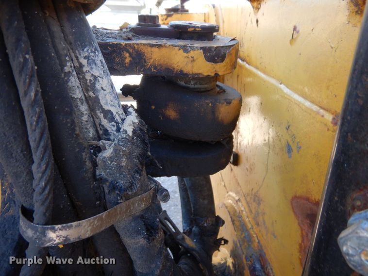 image for item DS1379 2004 John Deere 700H LT  dozer