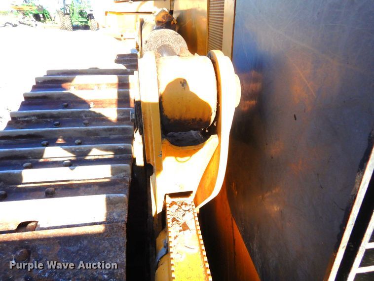 image for item DS1379 2004 John Deere 700H LT  dozer