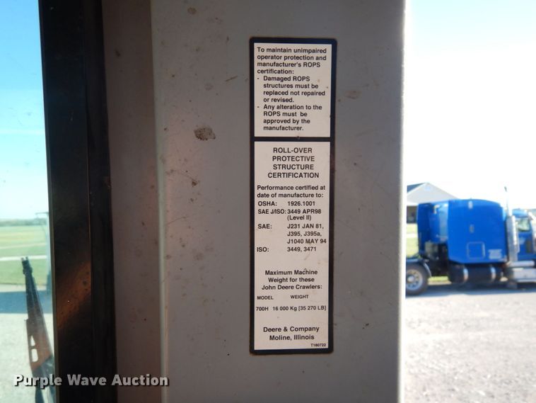 image for item DS1379 2004 John Deere 700H LT  dozer