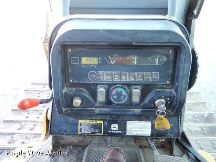 image for item DS1379 2004 John Deere 700H LT  dozer
