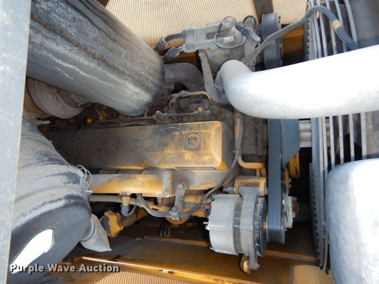 image for item DS1379 2004 John Deere 700H LT  dozer