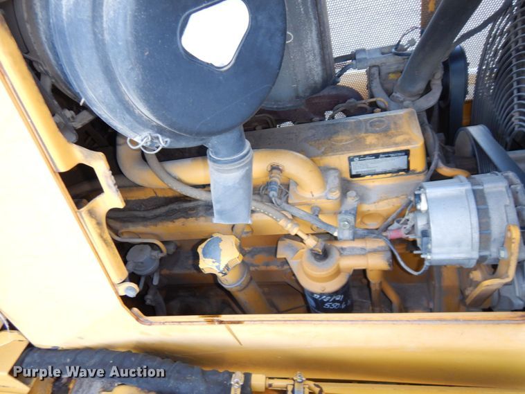 image for item DS1379 2004 John Deere 700H LT  dozer