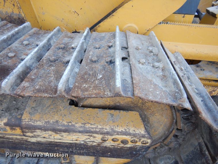 image for item DS1379 2004 John Deere 700H LT  dozer