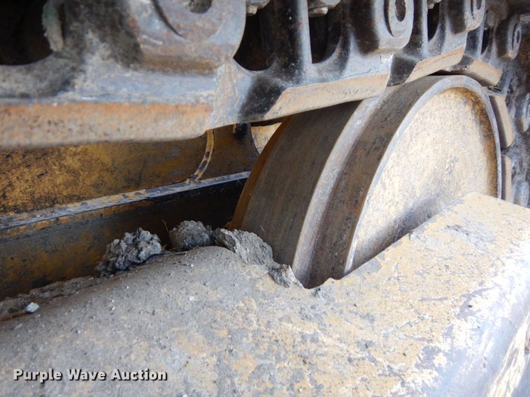 image for item DS1379 2004 John Deere 700H LT  dozer