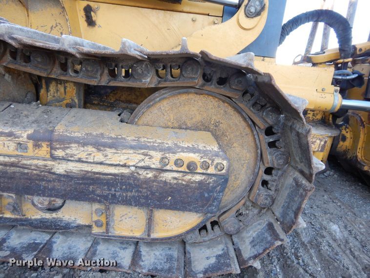 image for item DS1379 2004 John Deere 700H LT  dozer