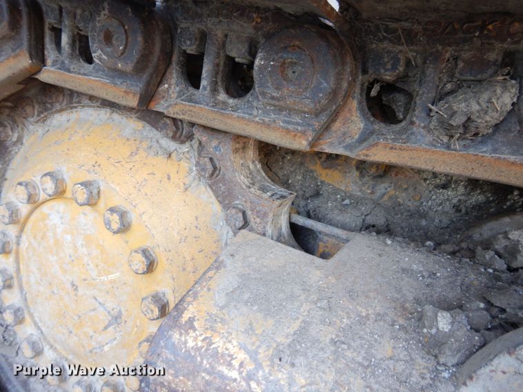 image for item DS1379 2004 John Deere 700H LT  dozer