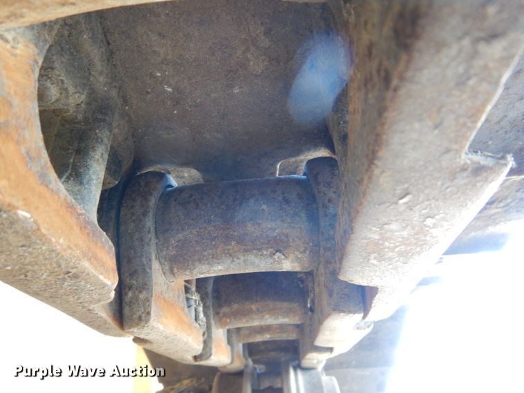 image for item DS1379 2004 John Deere 700H LT  dozer